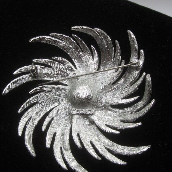 Vintage Sarah Coventry Pinwheel Brooch - Picture 2 of 3